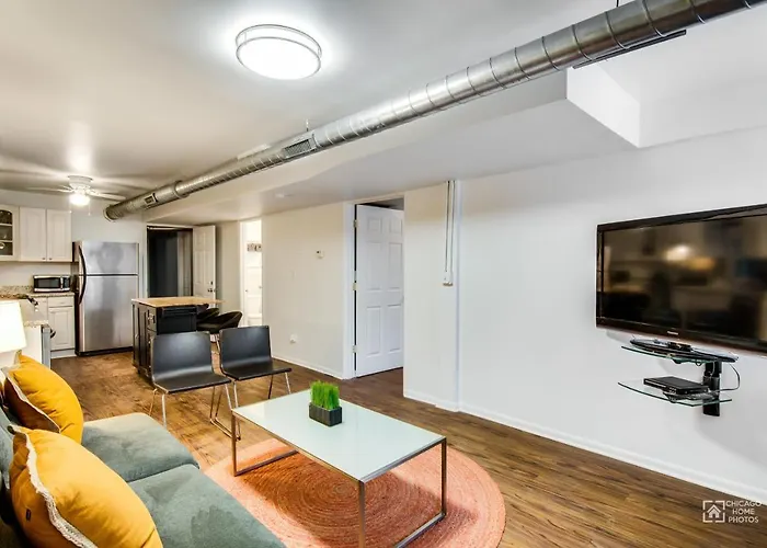 Quiet Comfort In The Big City, Just Steps To The Blue Line Apts Chicago