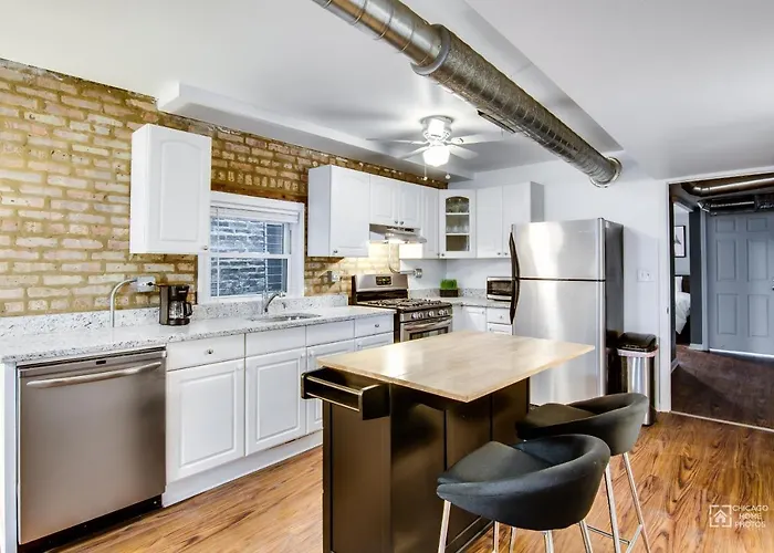 Quiet Comfort In The Big City, Just Steps To The Blue Line Apts Appartement